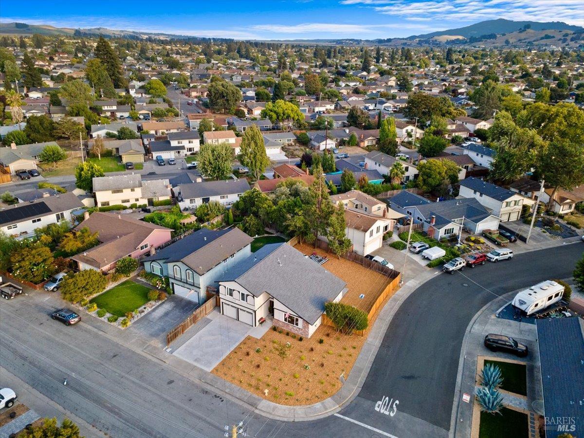 492 Albert Way photo 46