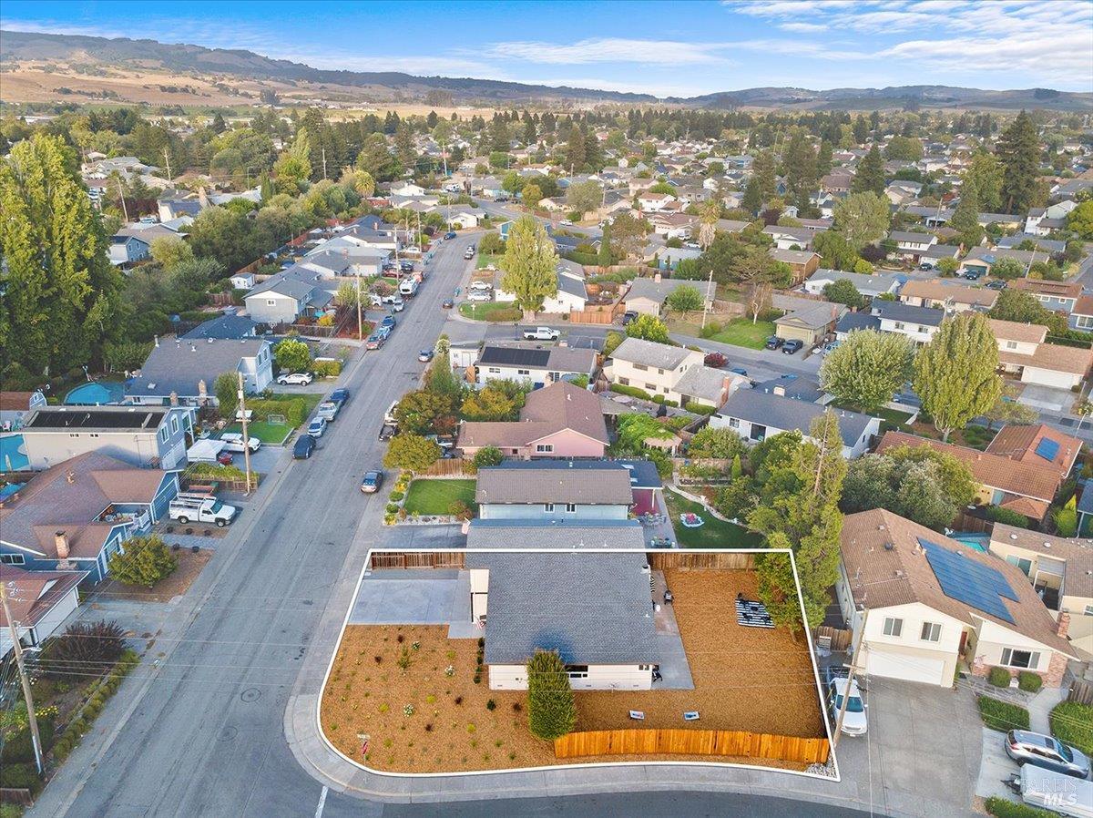492 Albert Way photo 47