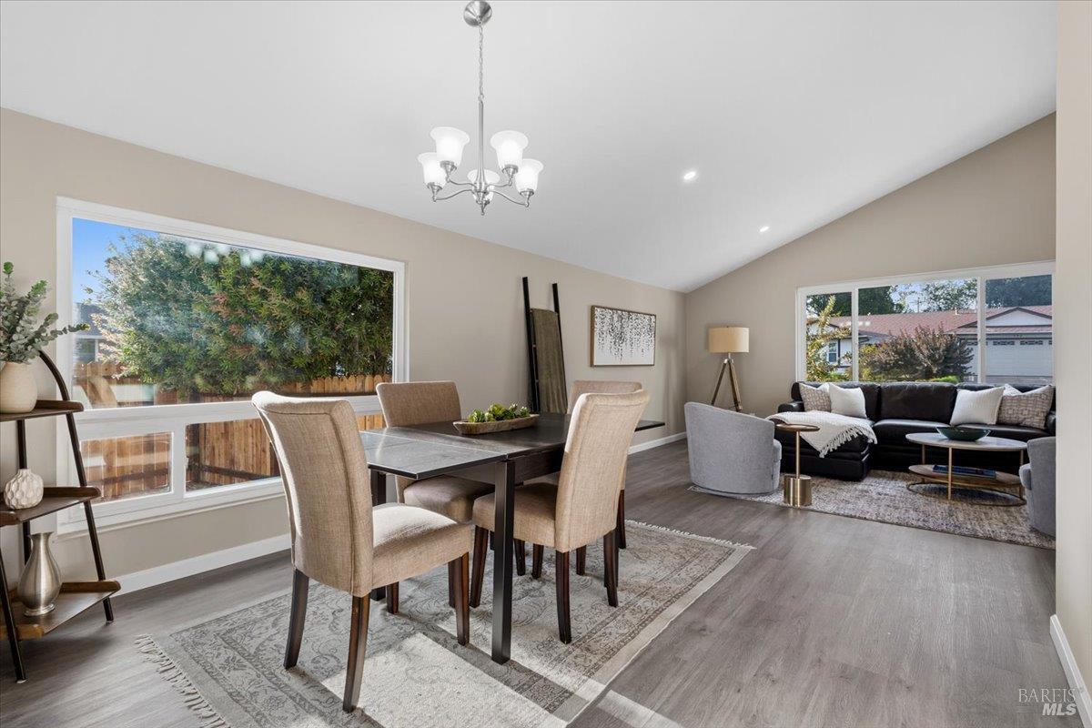 492 Albert Way photo 8