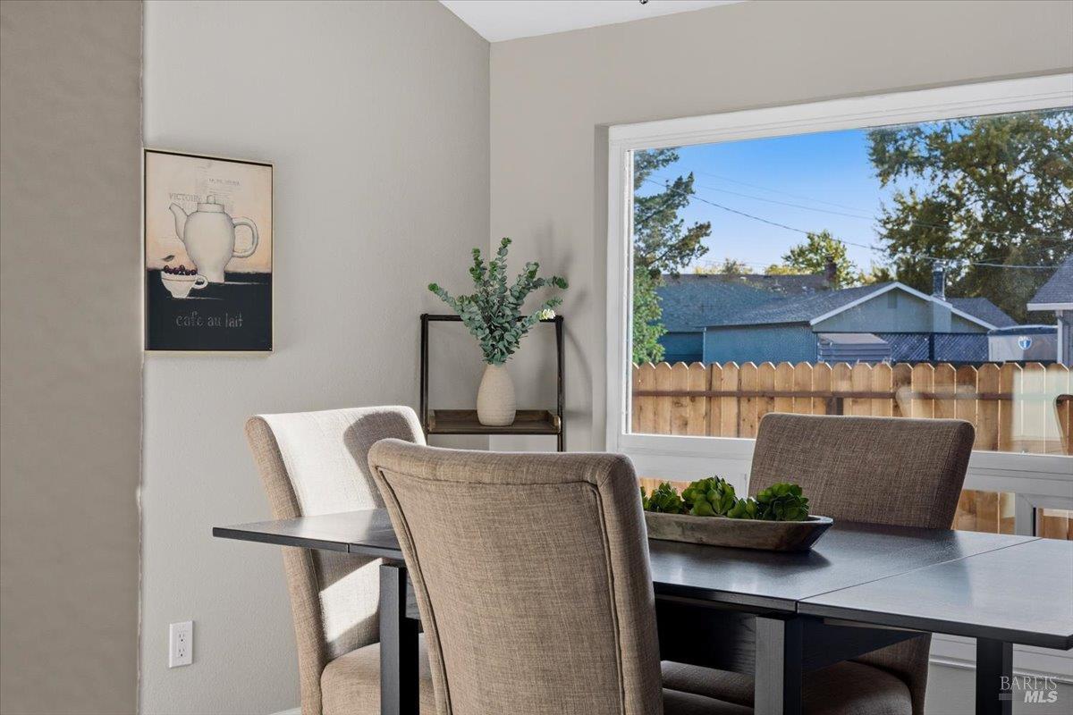 492 Albert Way photo 9