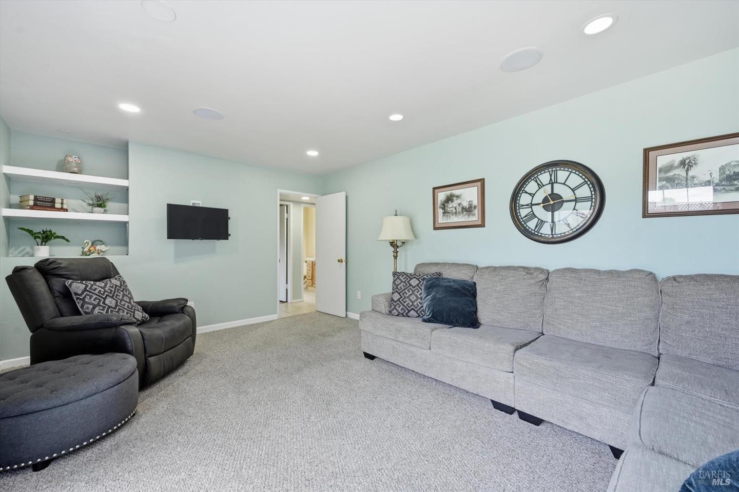 1657 Albin Way photo 16