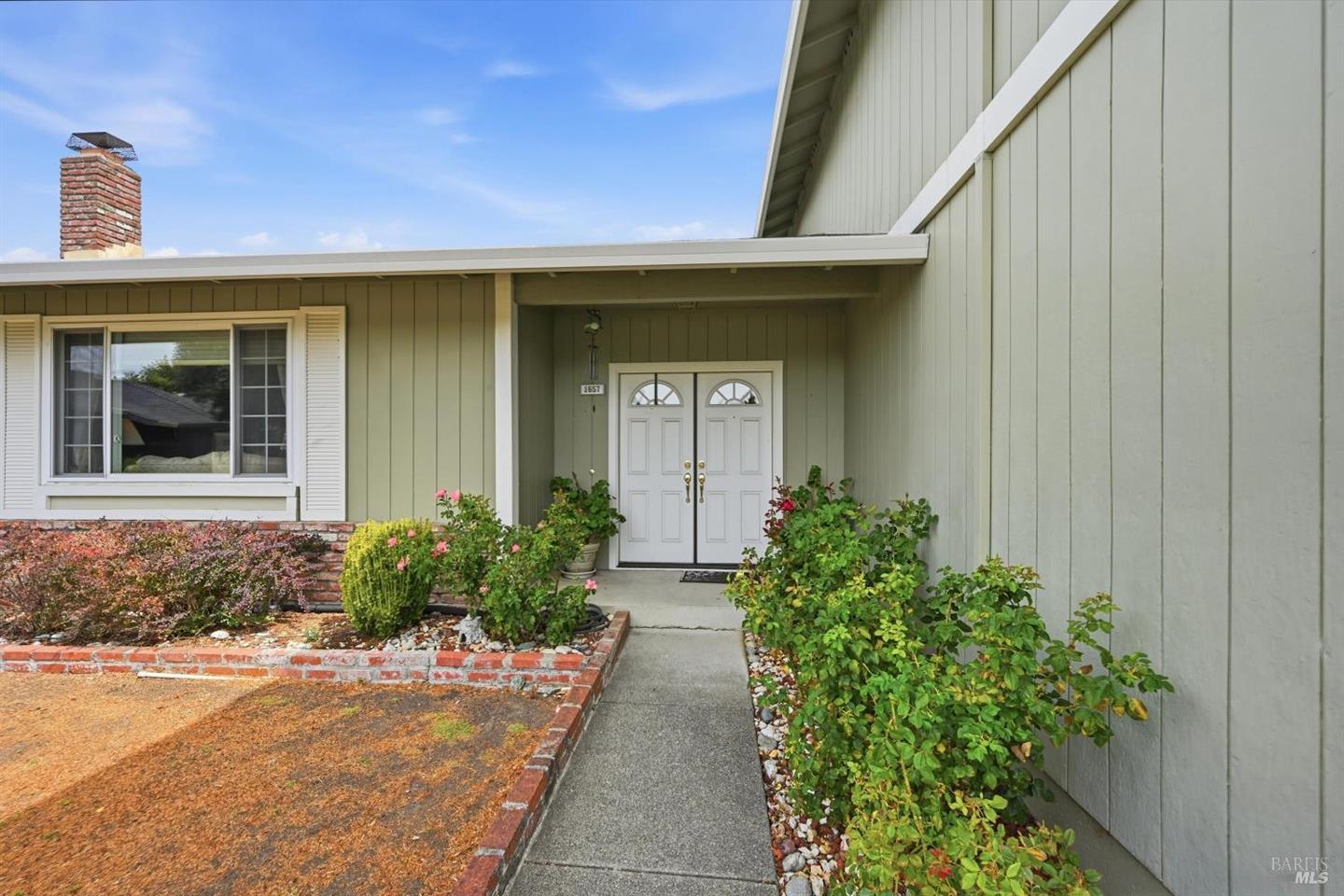 1657 Albin Way photo 3