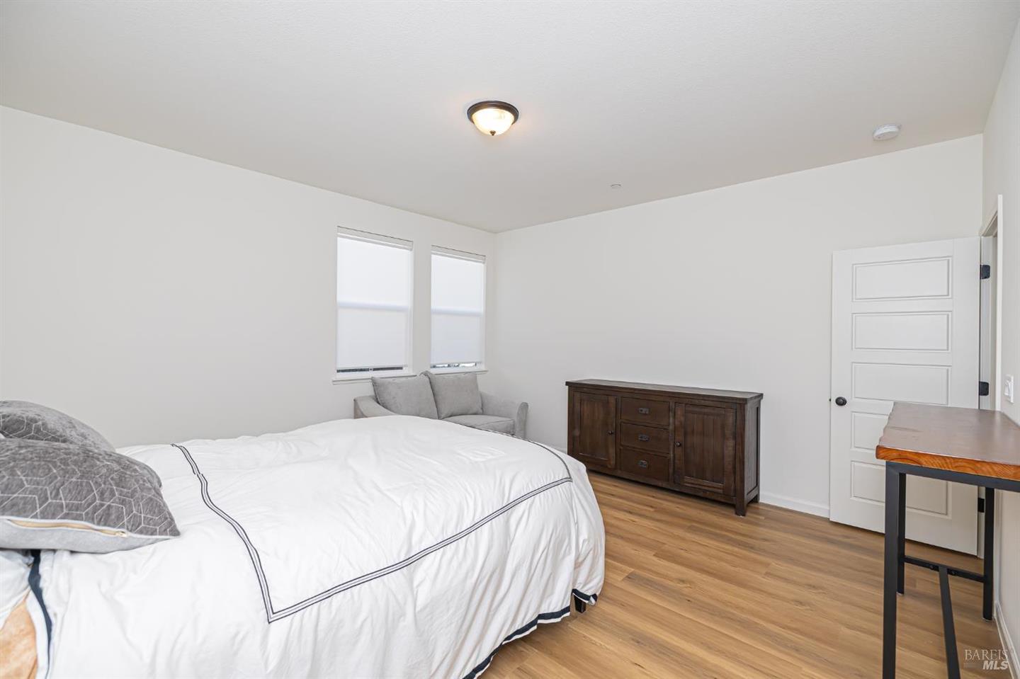 585 Sapphire Street photo 11