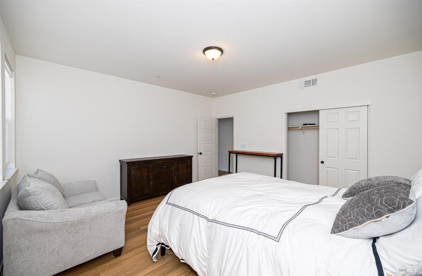 585 Sapphire Street photo 12