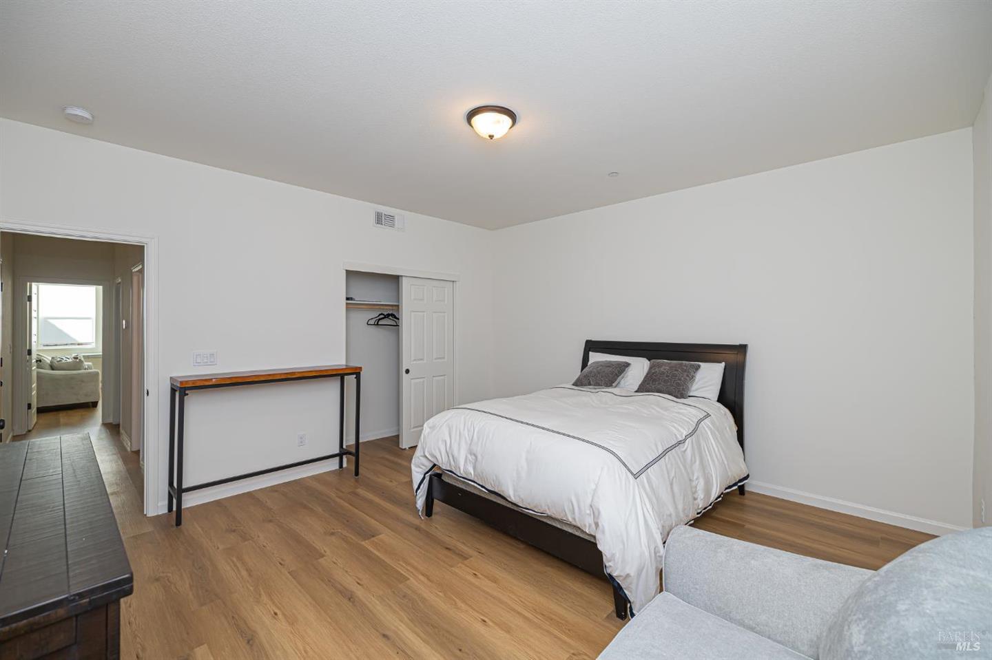 585 Sapphire Street photo 13