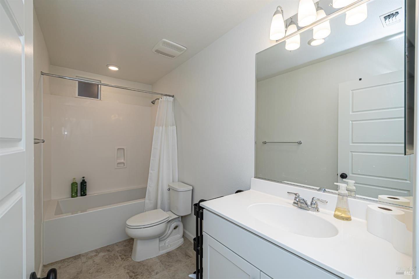 585 Sapphire Street photo 14