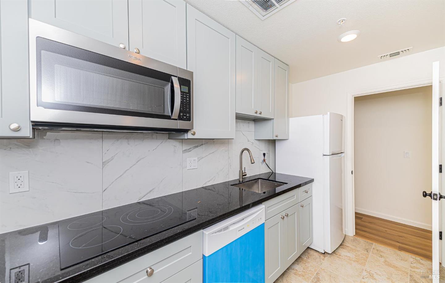 585 Sapphire Street photo 15