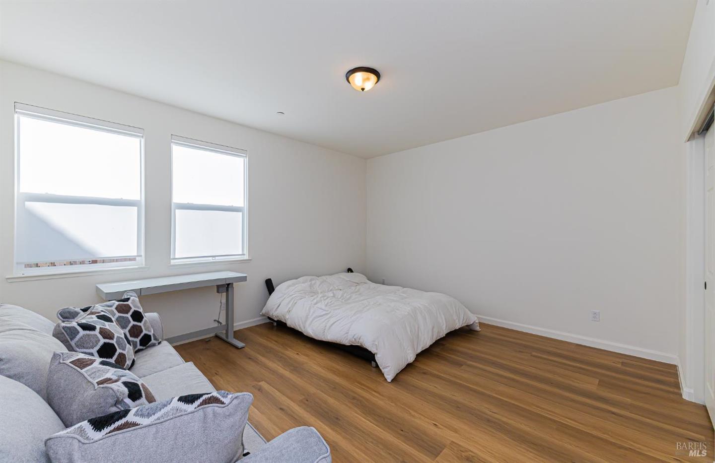 585 Sapphire Street photo 16