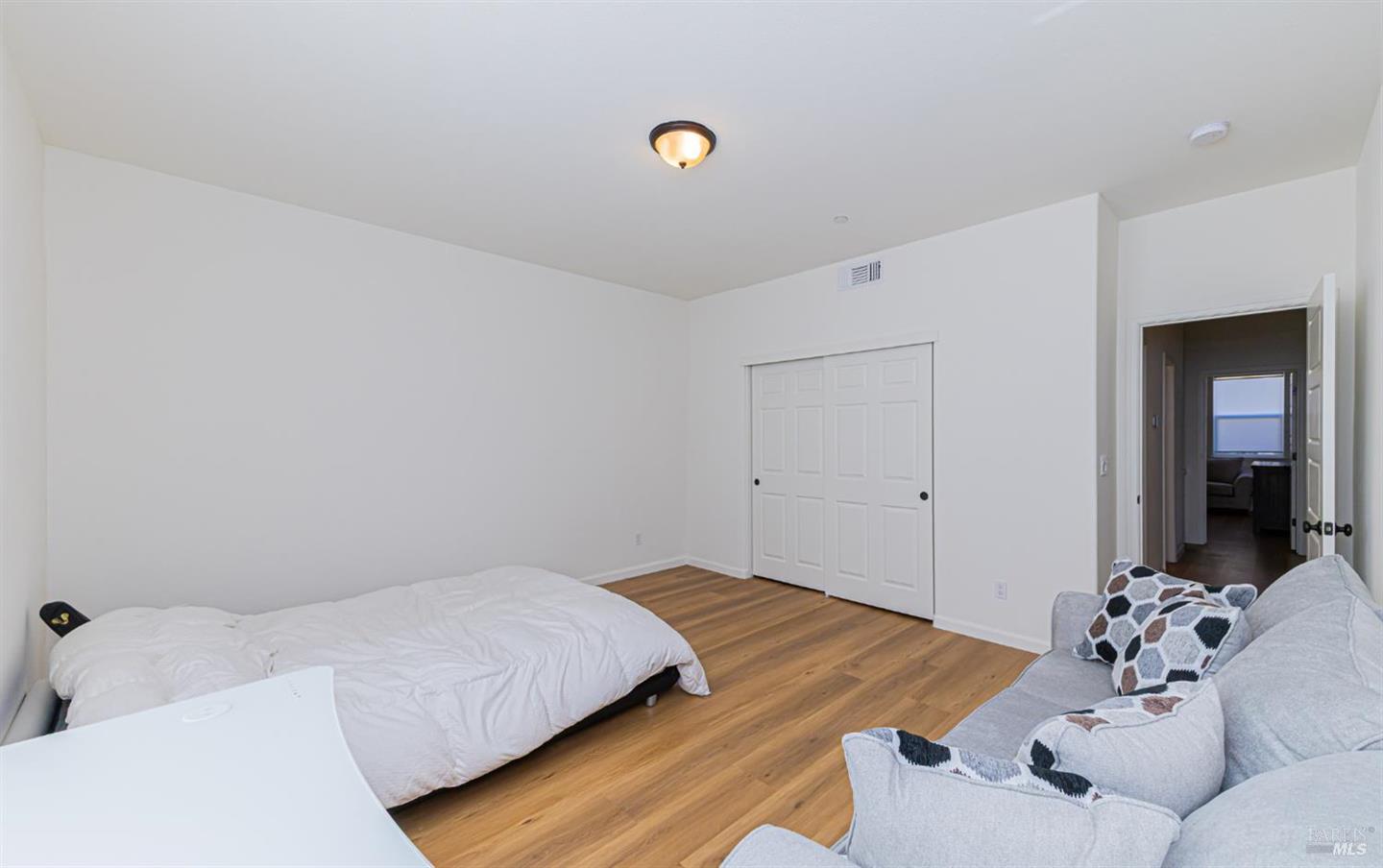 585 Sapphire Street photo 17