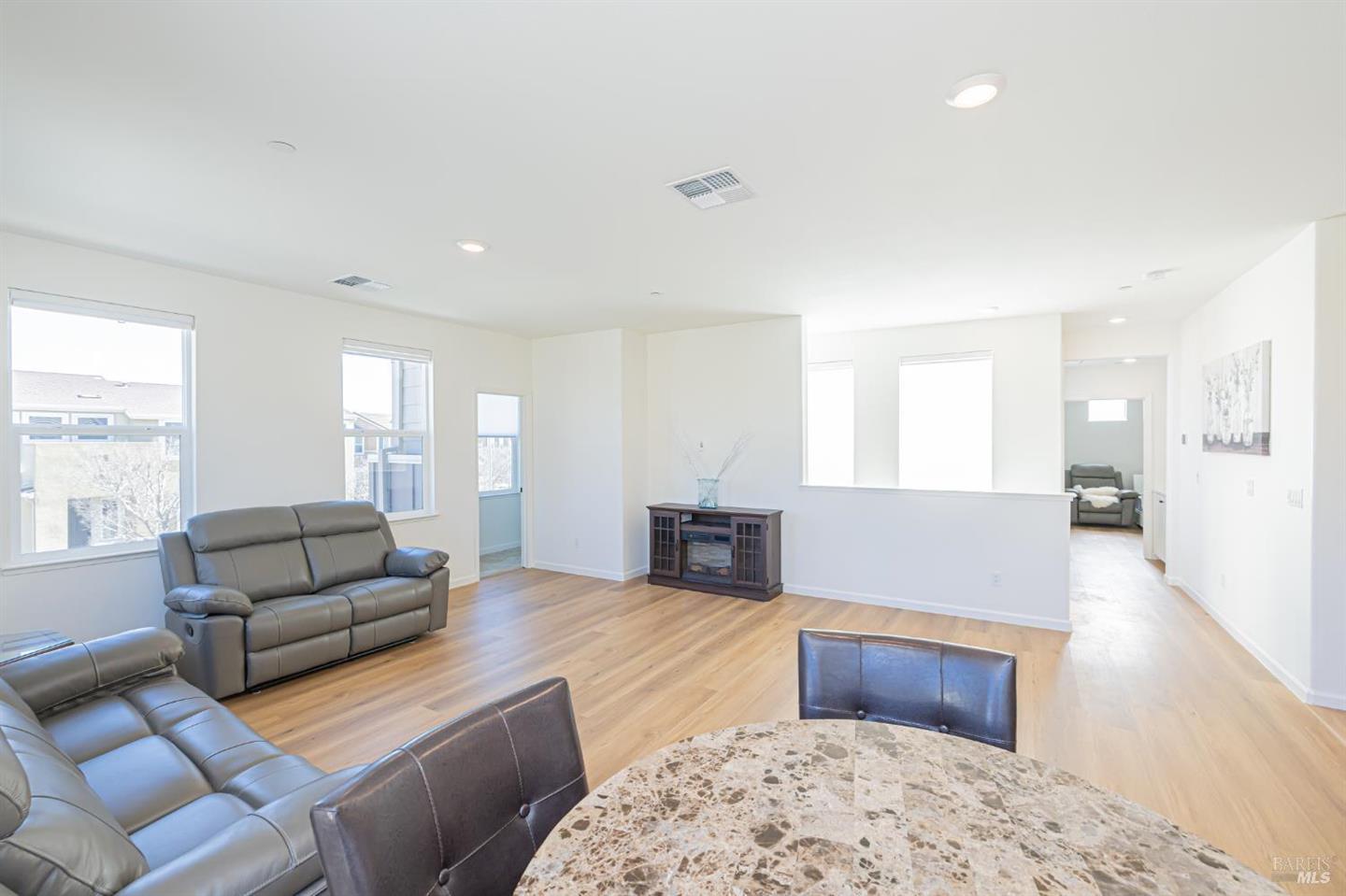 585 Sapphire Street photo 20