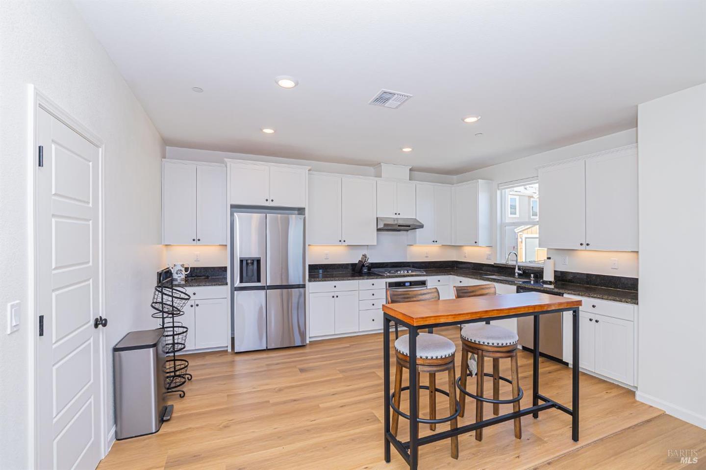 585 Sapphire Street photo 23