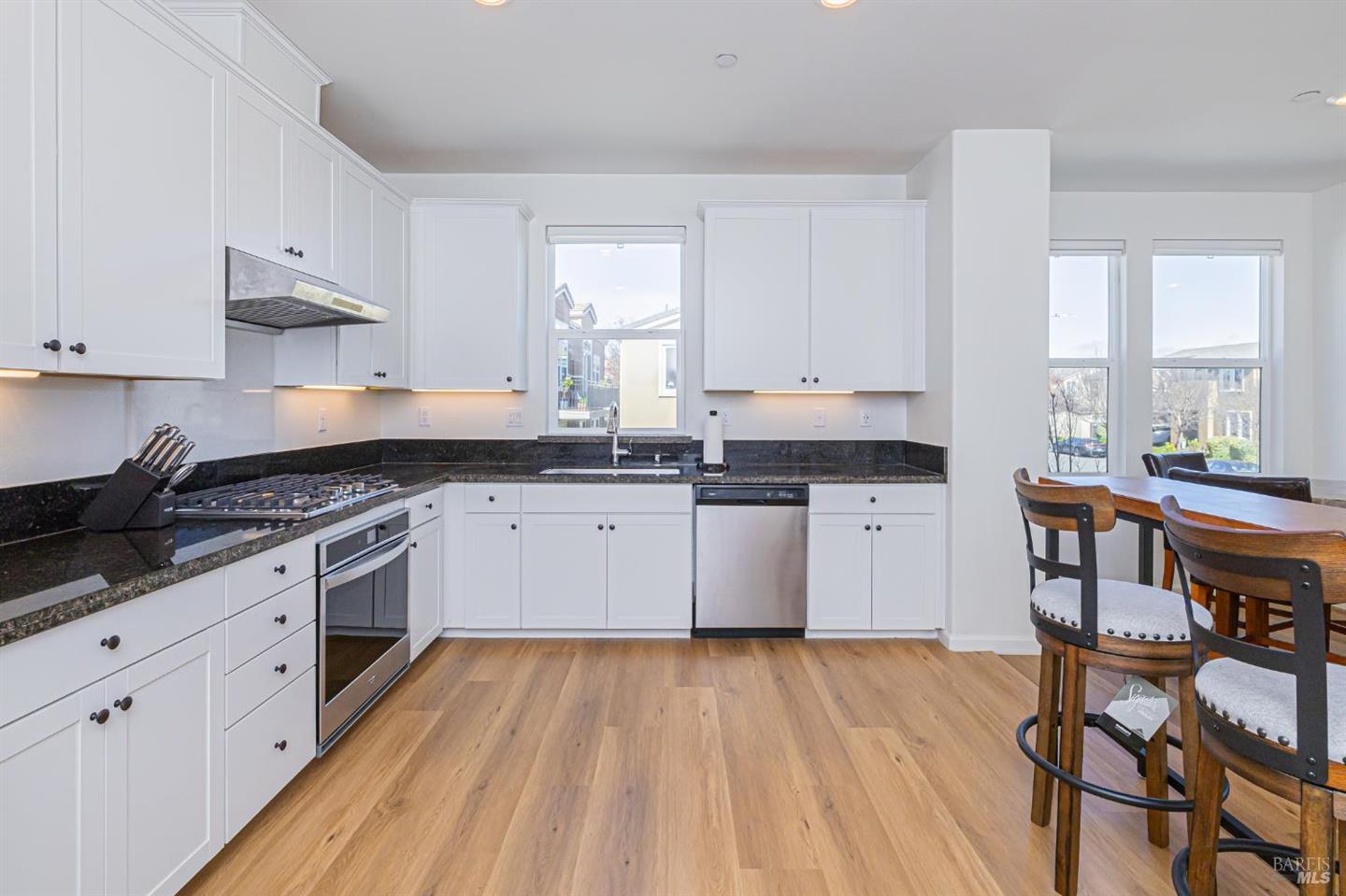 585 Sapphire Street photo 25