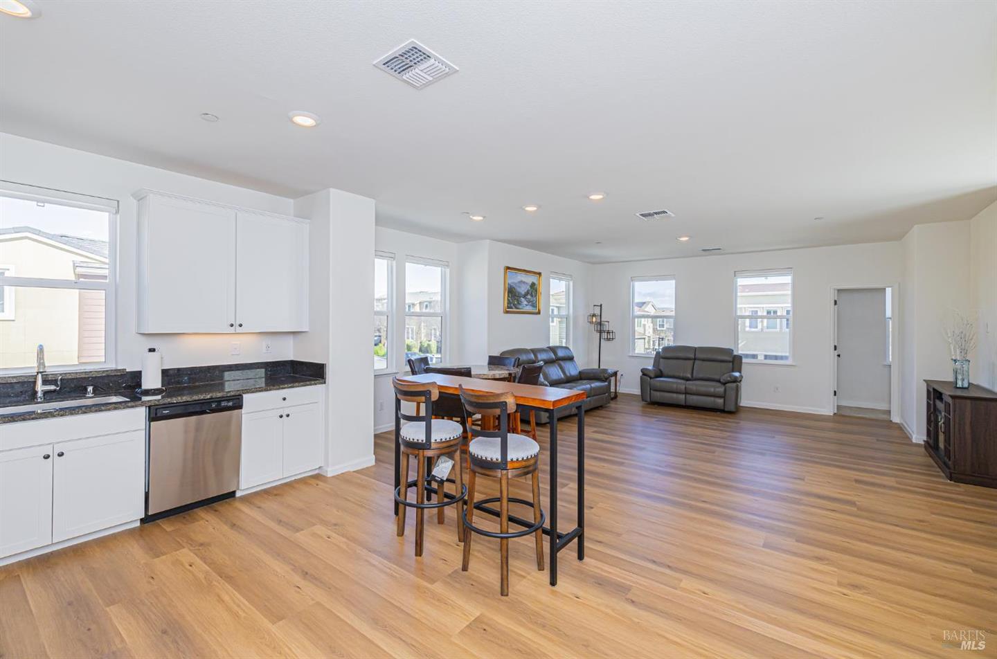 585 Sapphire Street photo 26