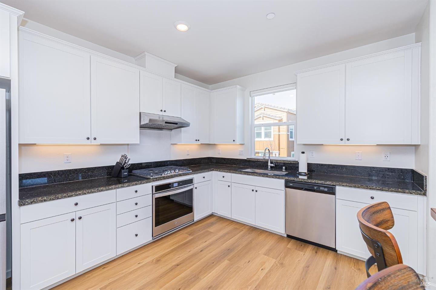 585 Sapphire Street photo 28
