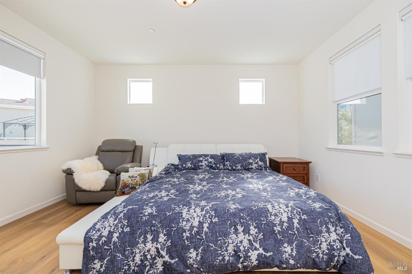 585 Sapphire Street photo 31