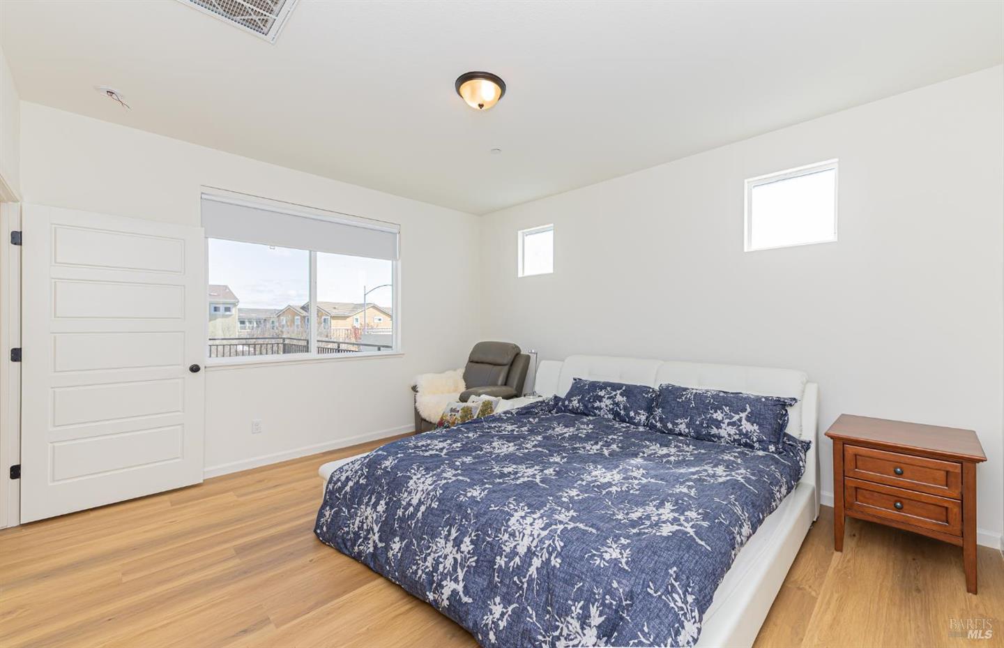 585 Sapphire Street photo 32