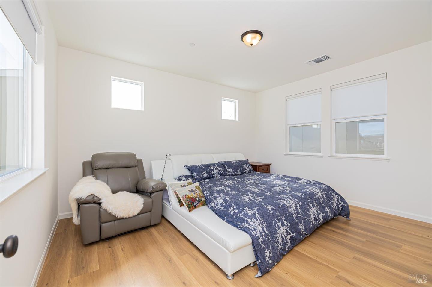 585 Sapphire Street photo 33