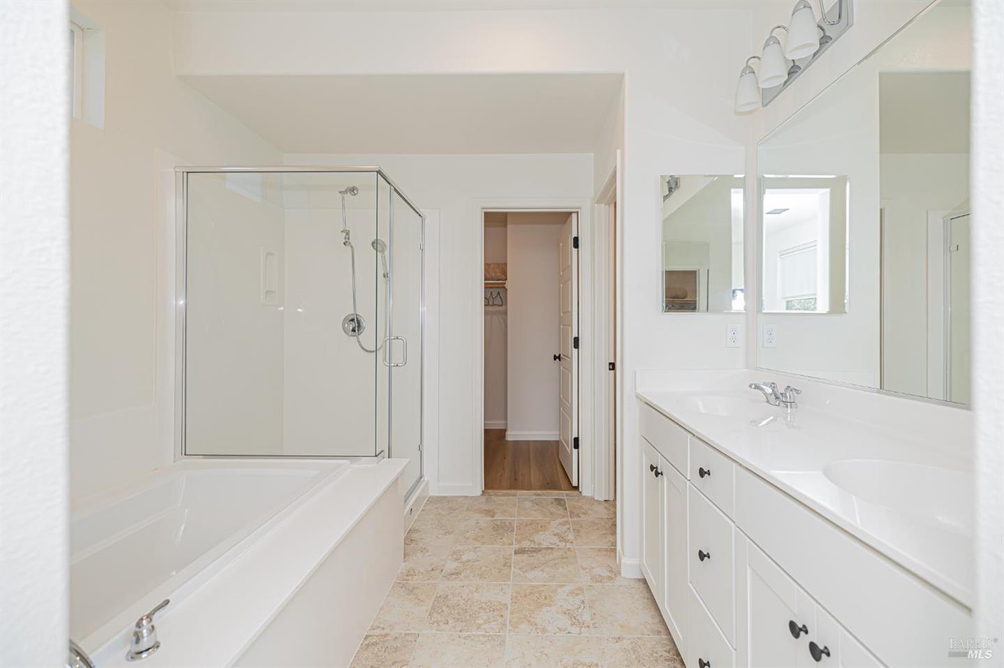 585 Sapphire Street photo 34