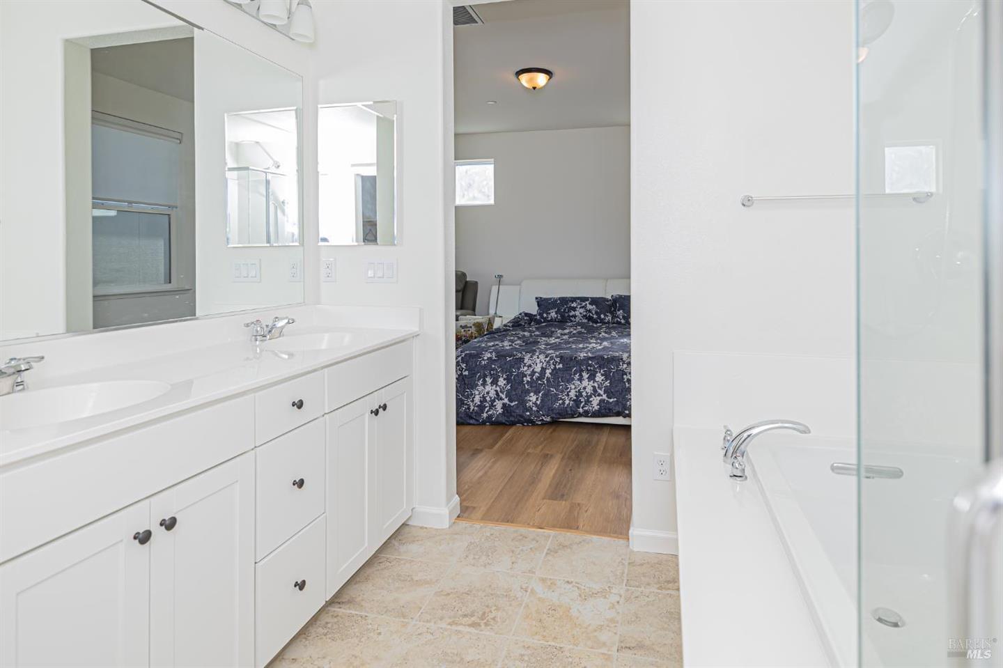 585 Sapphire Street photo 36