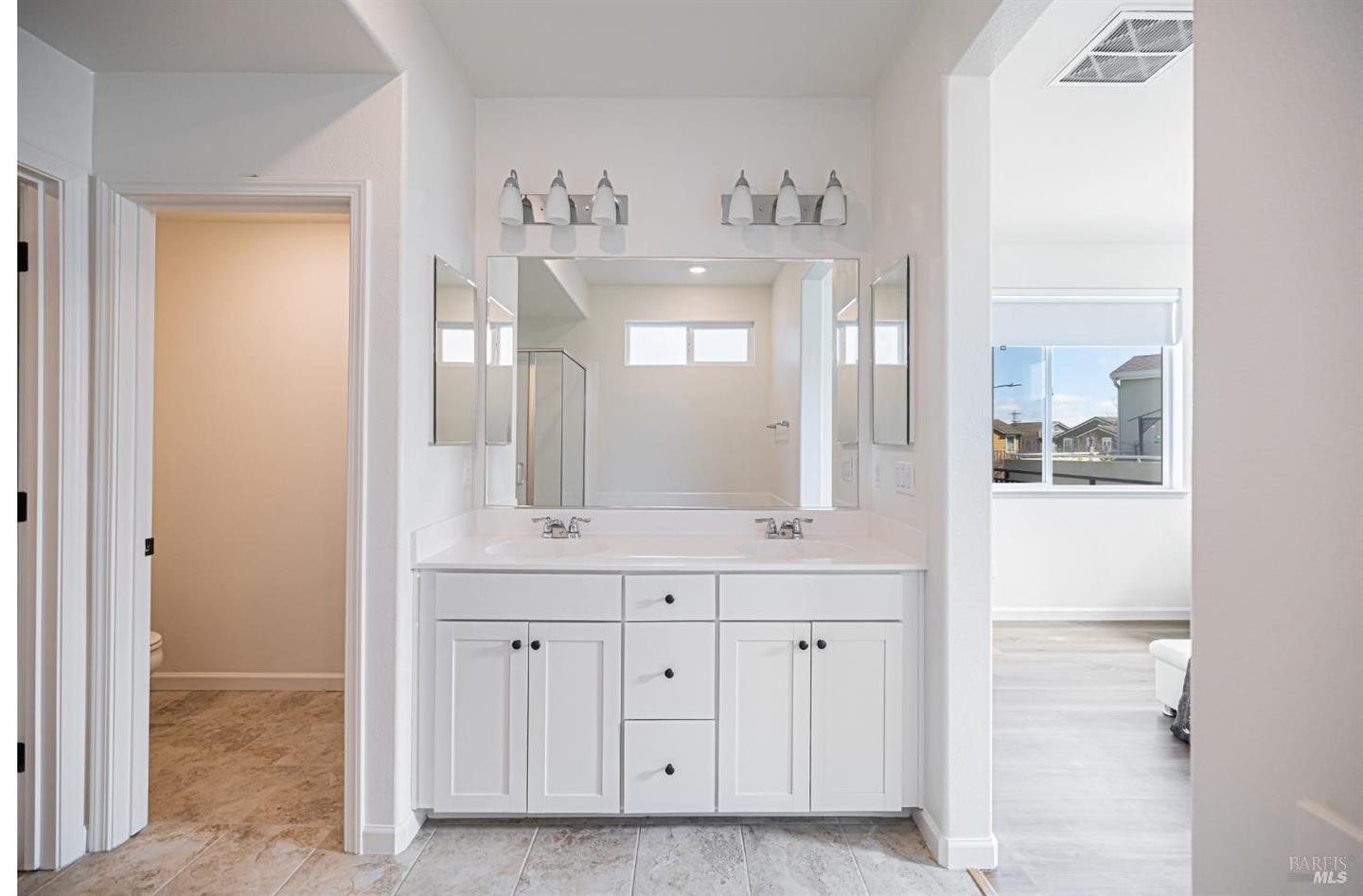 585 Sapphire Street photo 39