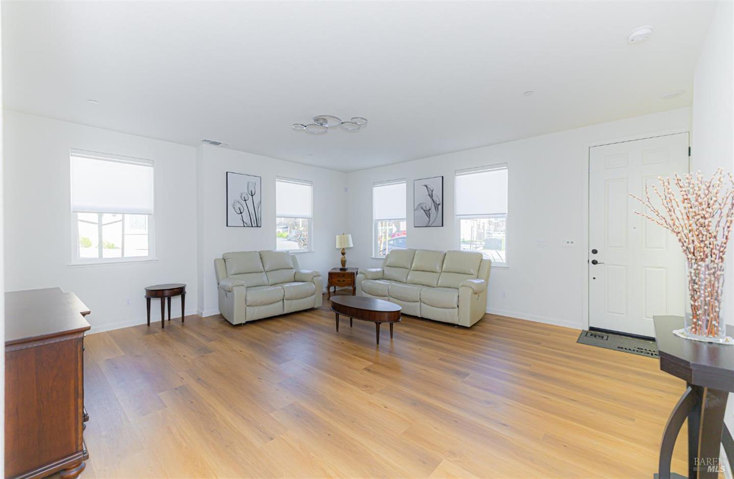 585 Sapphire Street photo 5