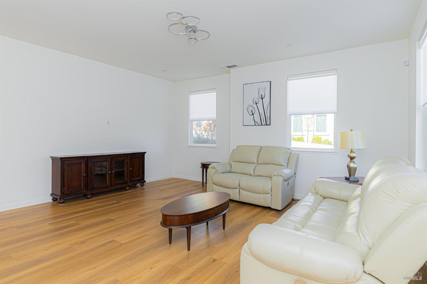 585 Sapphire Street photo 7