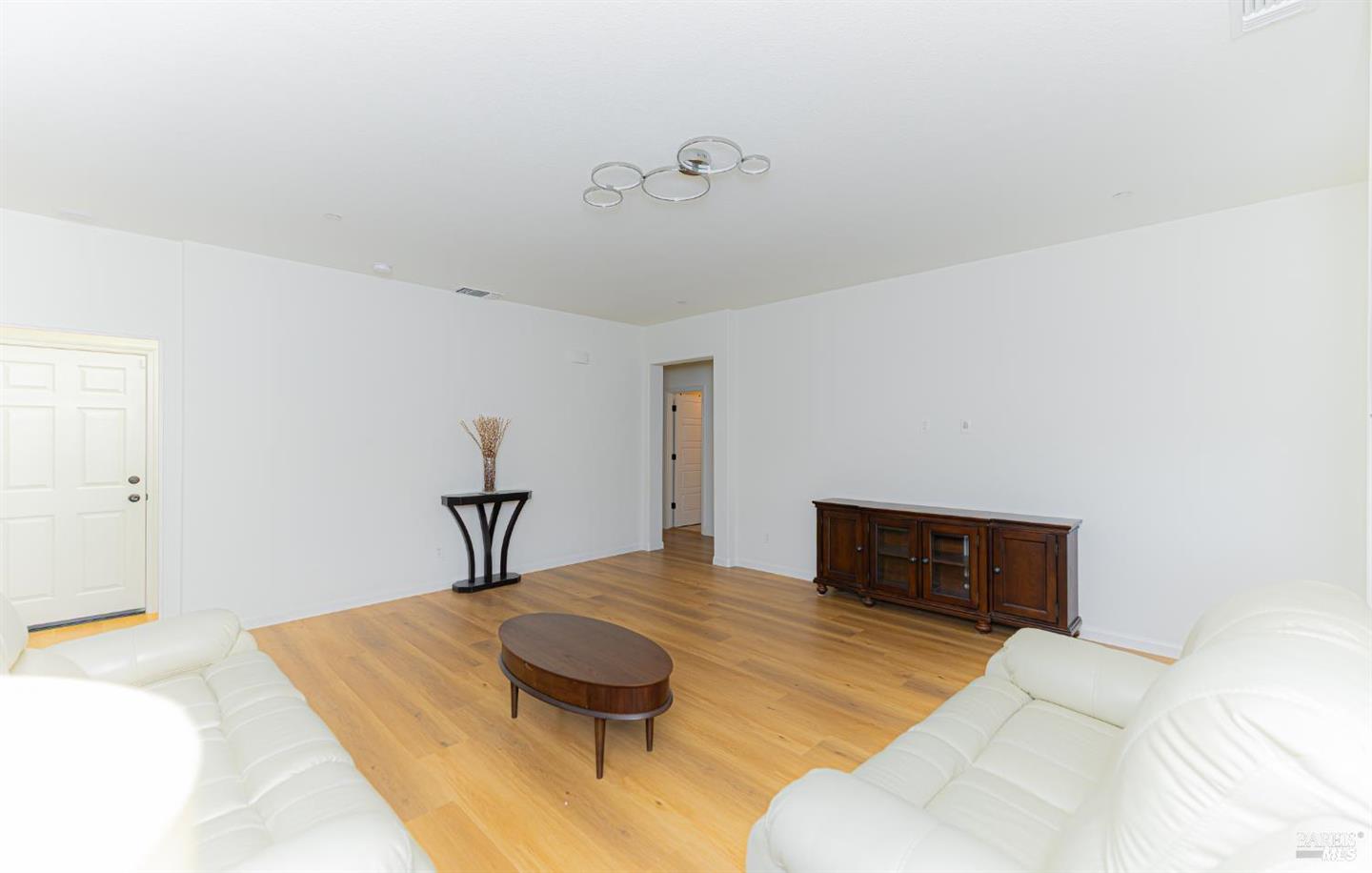585 Sapphire Street photo 8