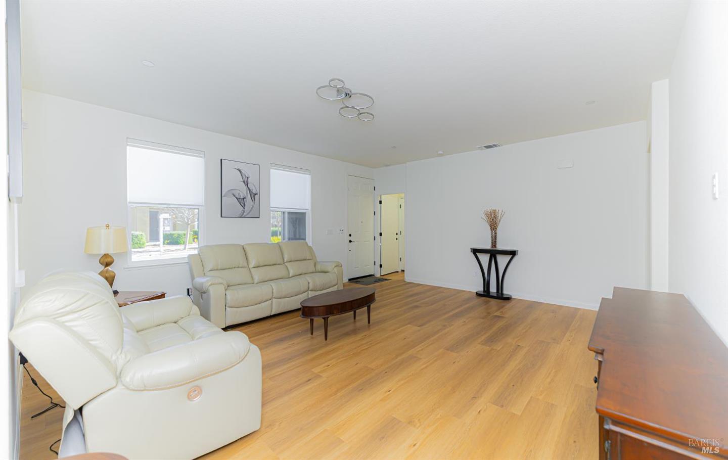 585 Sapphire Street photo 9