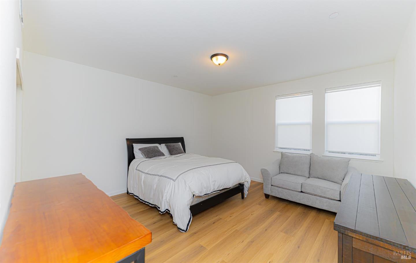 585 Sapphire Street photo 10