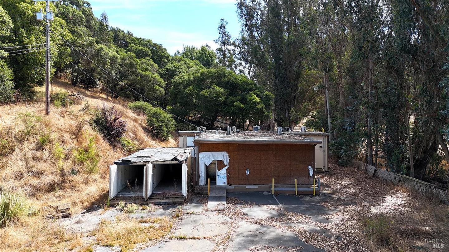 6675 Petersen Road photo 2