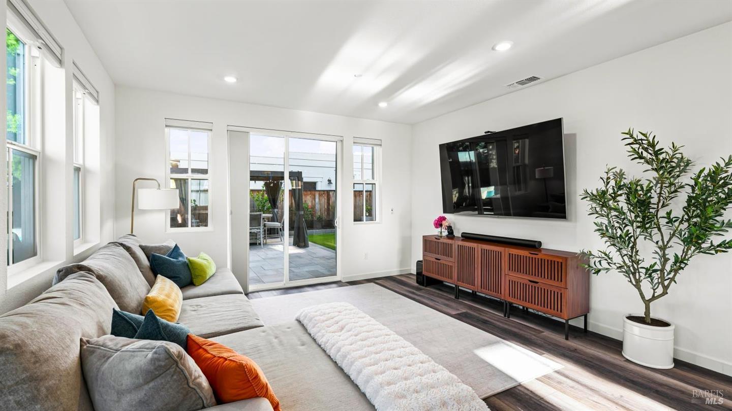 314 Caulfield Lane photo 8