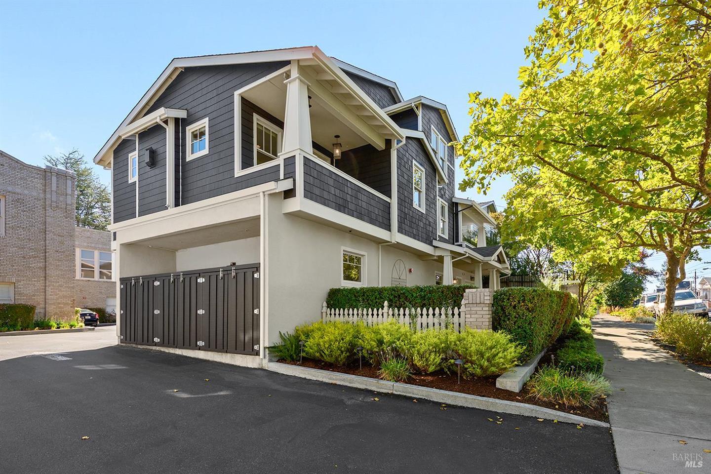 326 Liberty Street photo 2
