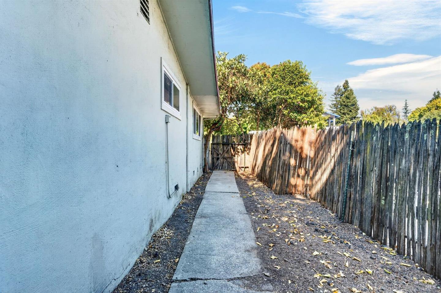 128 Burlington Drive photo 21