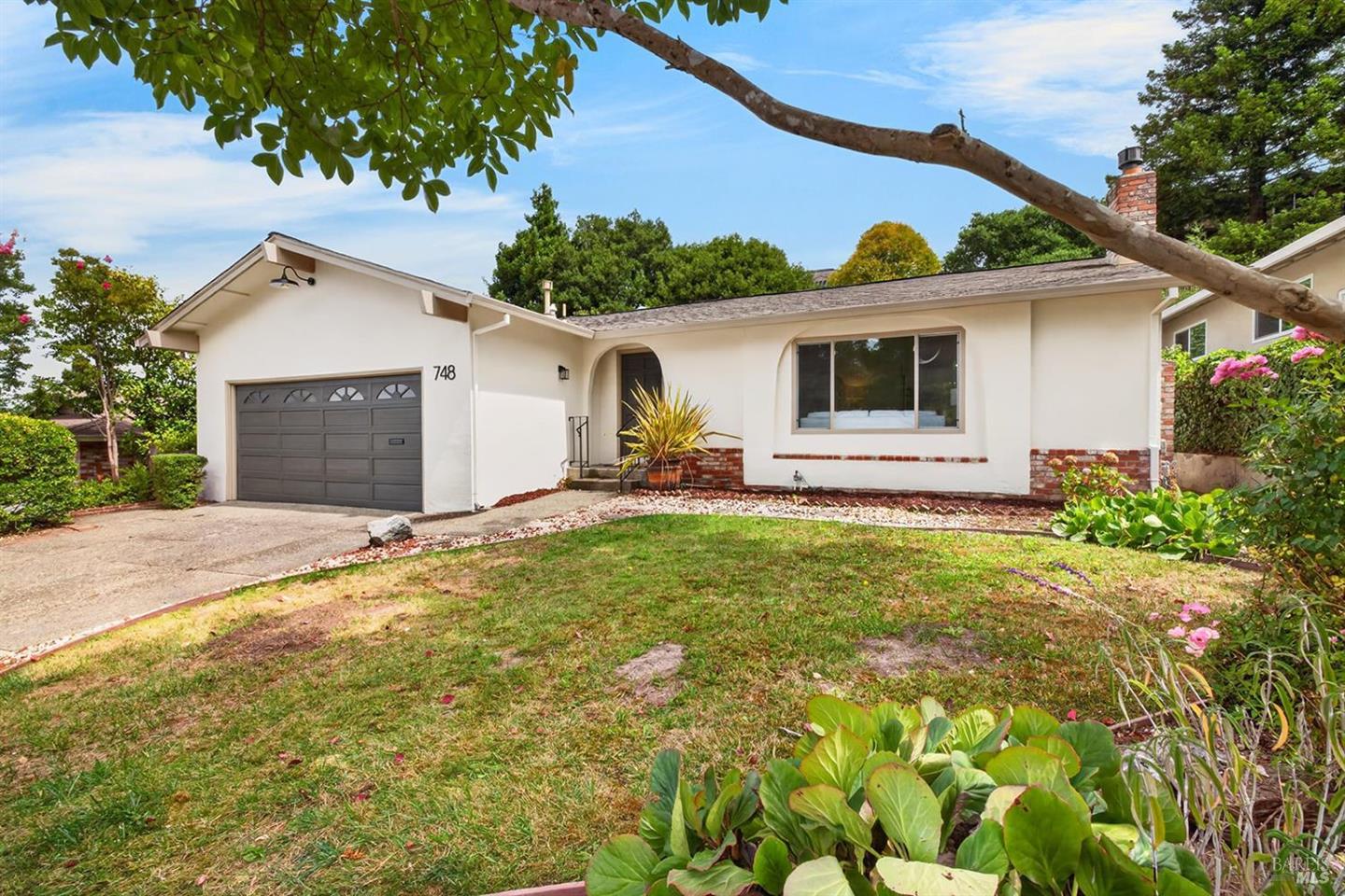748 Paula Lane, Petaluma, CA 94952/94954