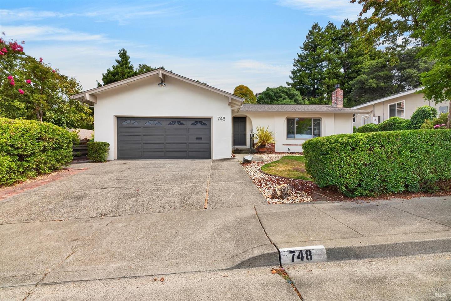 748 Paula Lane photo 2