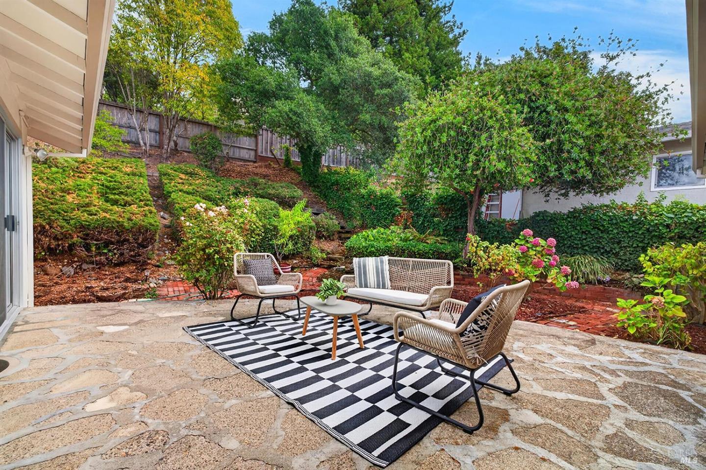 748 Paula Lane photo 4