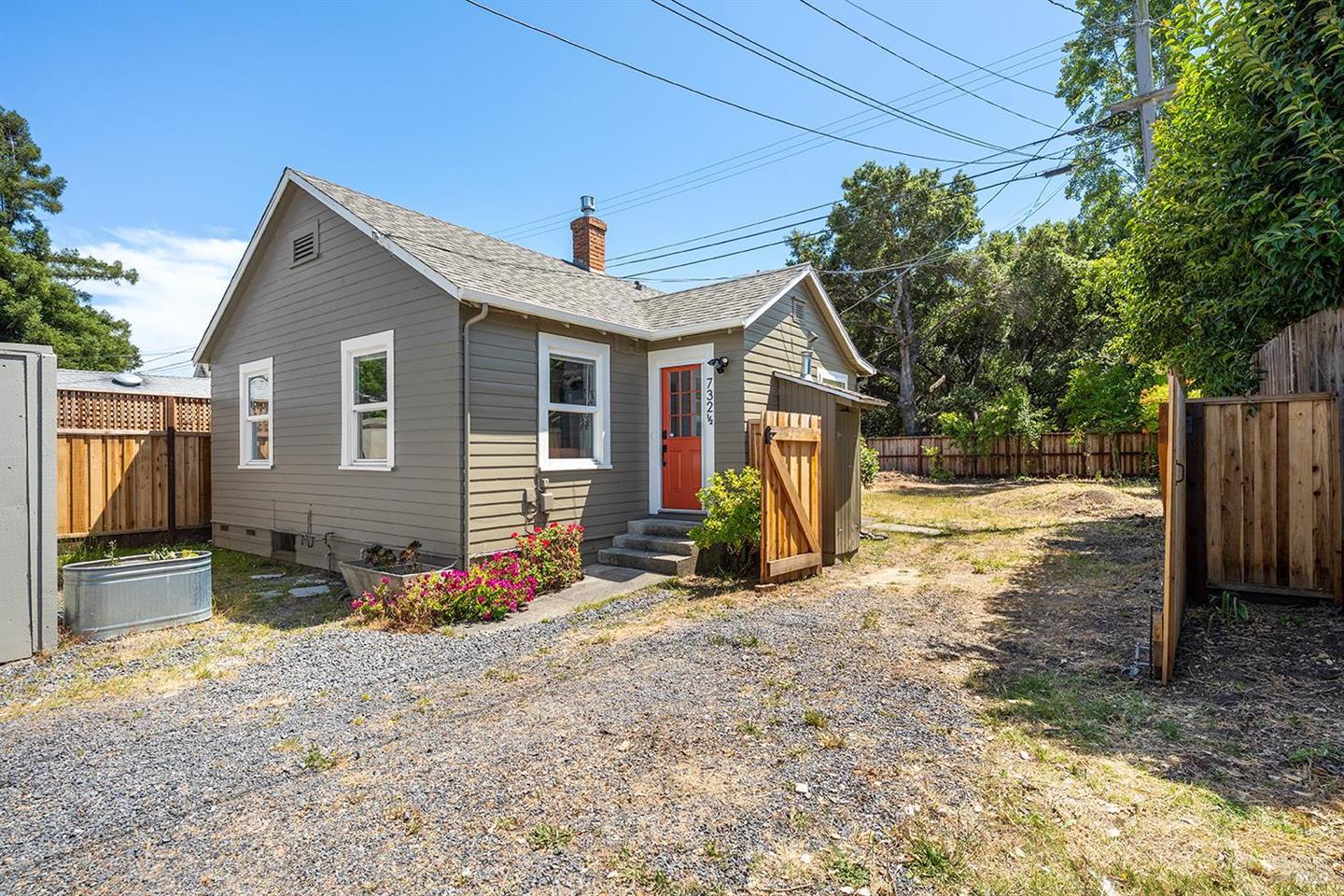 732 Petaluma Boulevard S photo 2