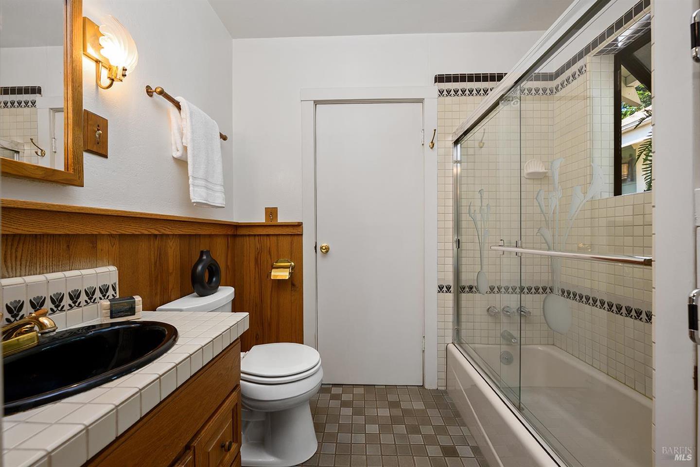 690 Palm Avenue photo 27
