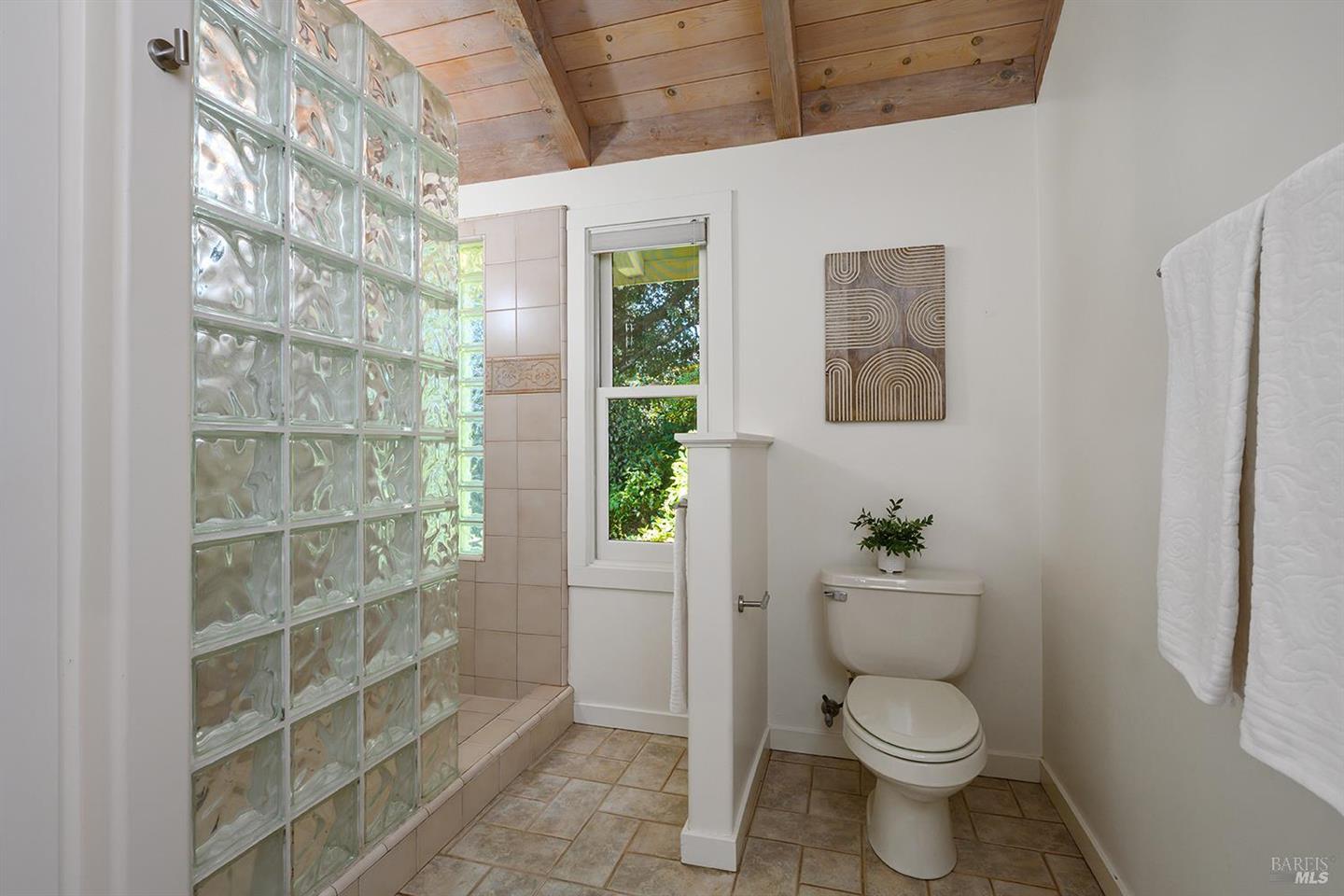 690 Palm Avenue photo 36