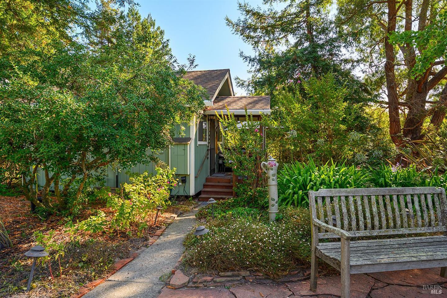 690 Palm Avenue photo 44