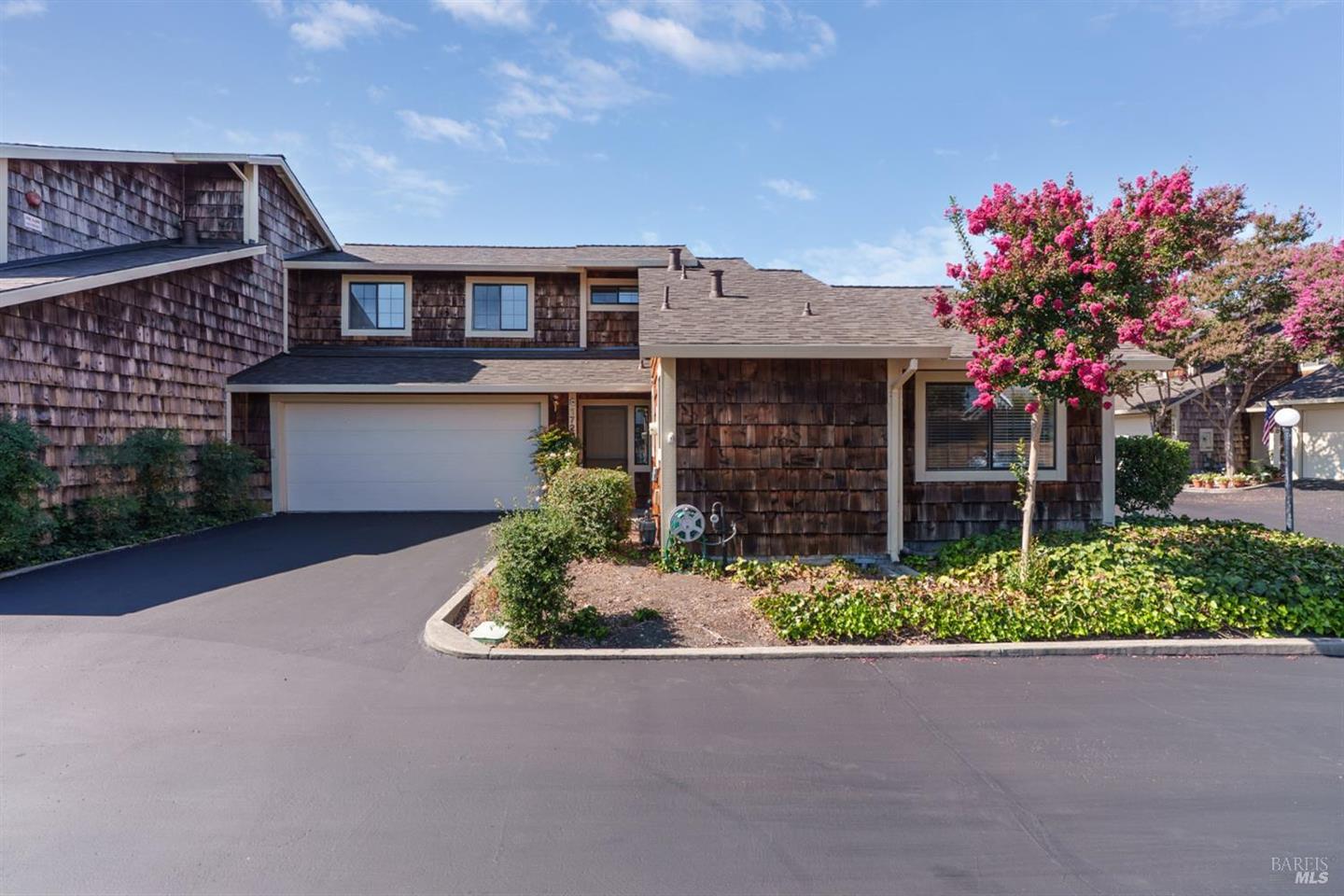 1725 Drake Court photo 2