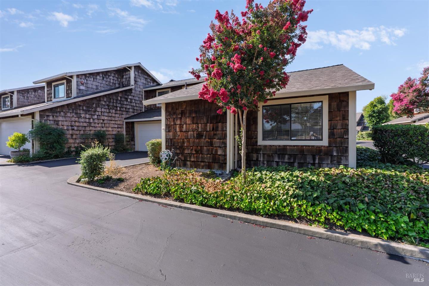1725 Drake Court photo 3