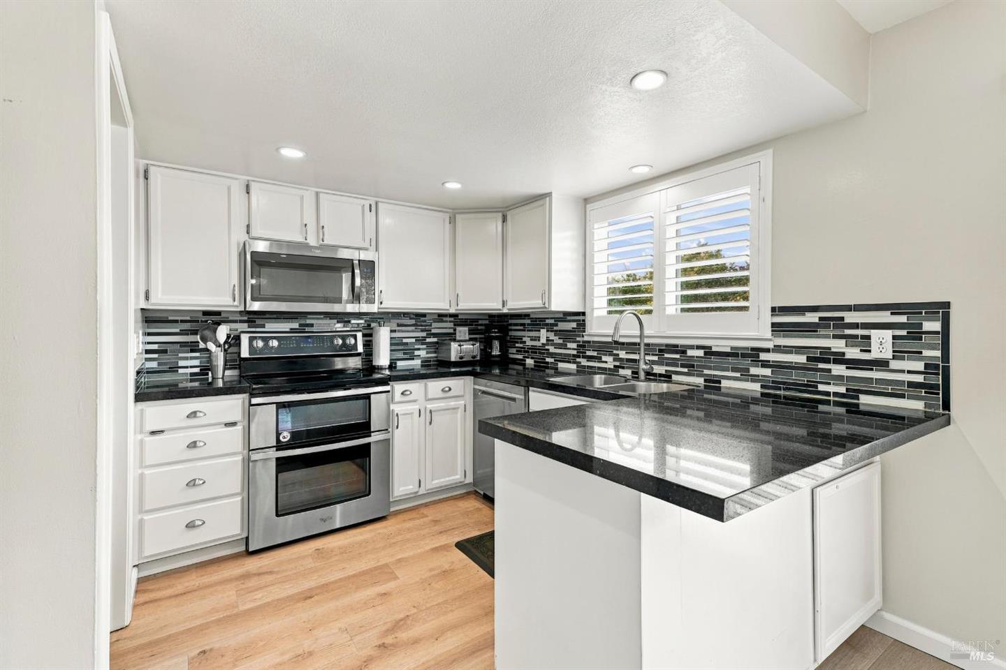 17 Eastside Circle photo 4