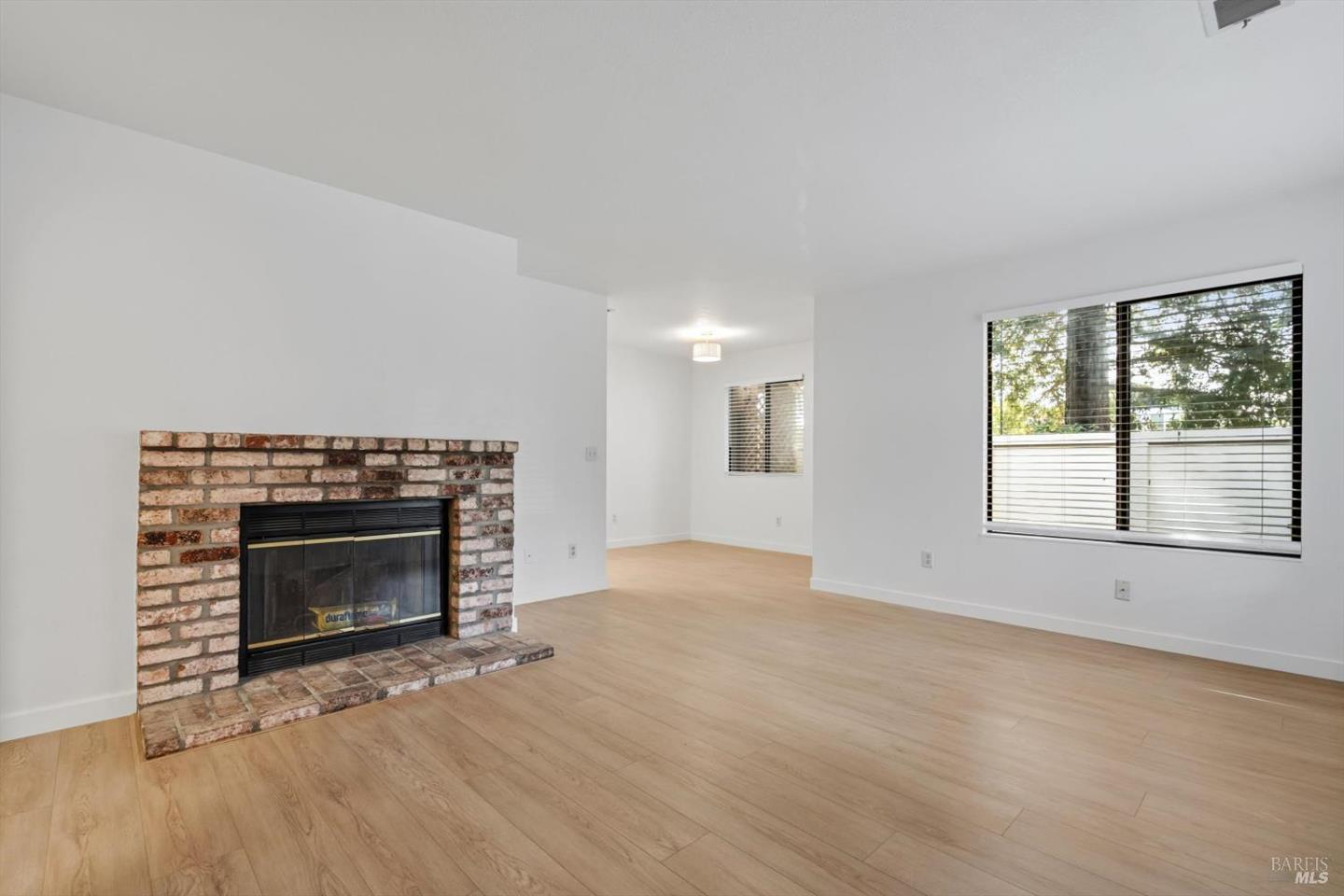 416 Park Place photo 3