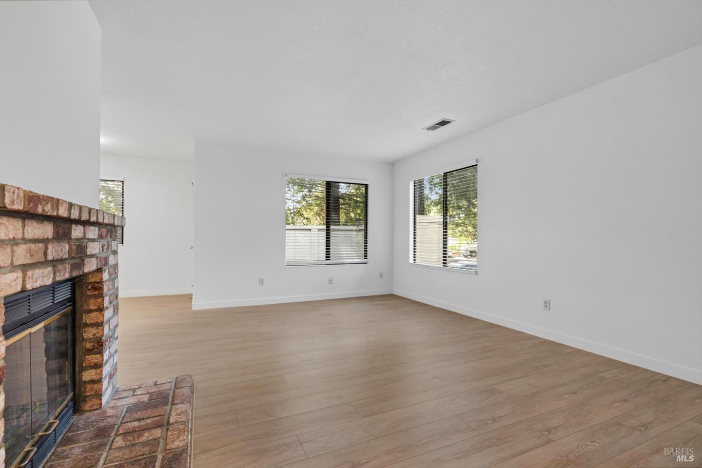 416 Park Place photo 4