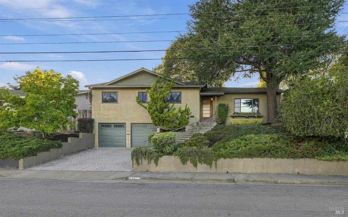 729 Elm Drive photo 2