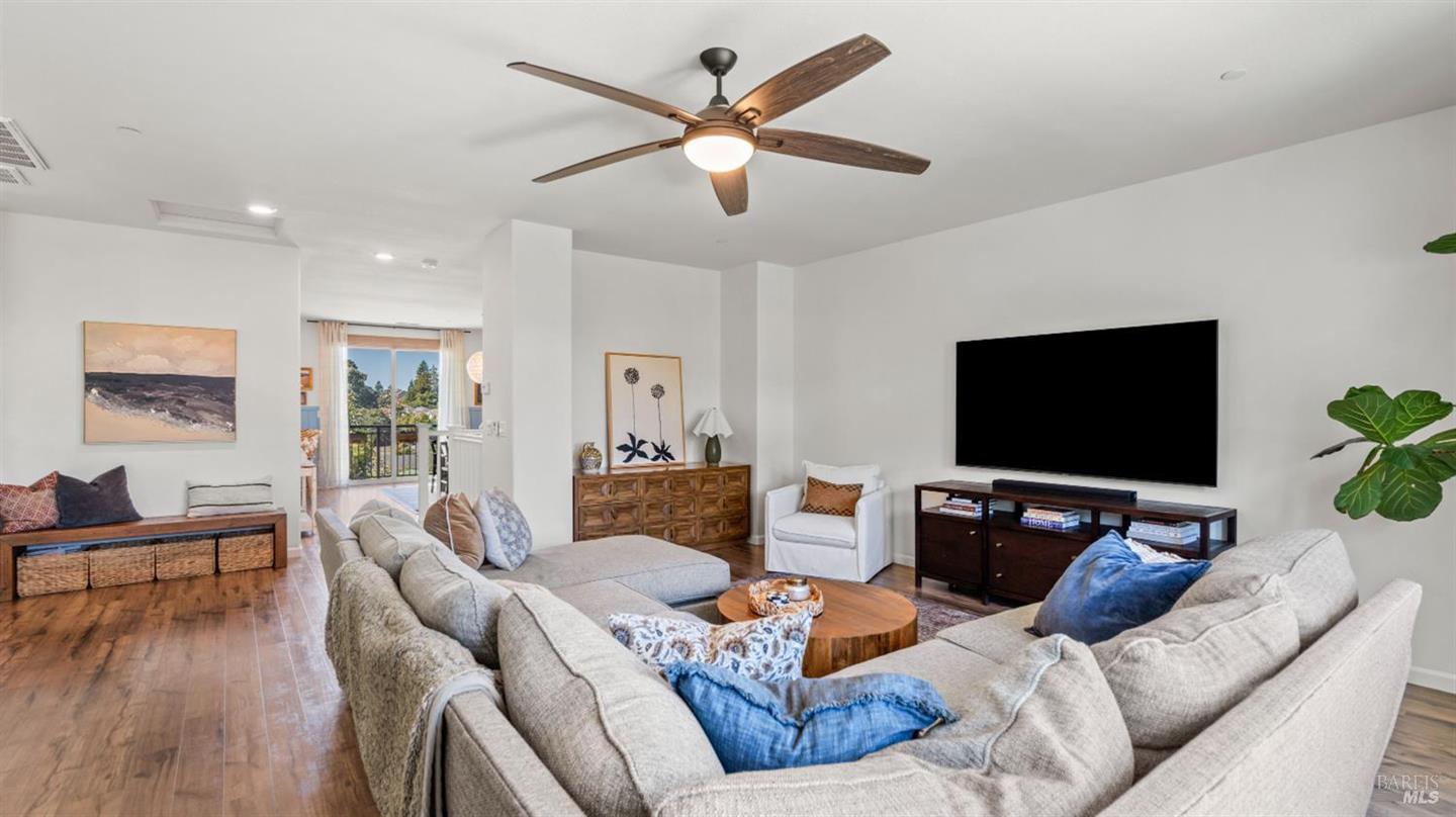 528 Jade Street photo 2