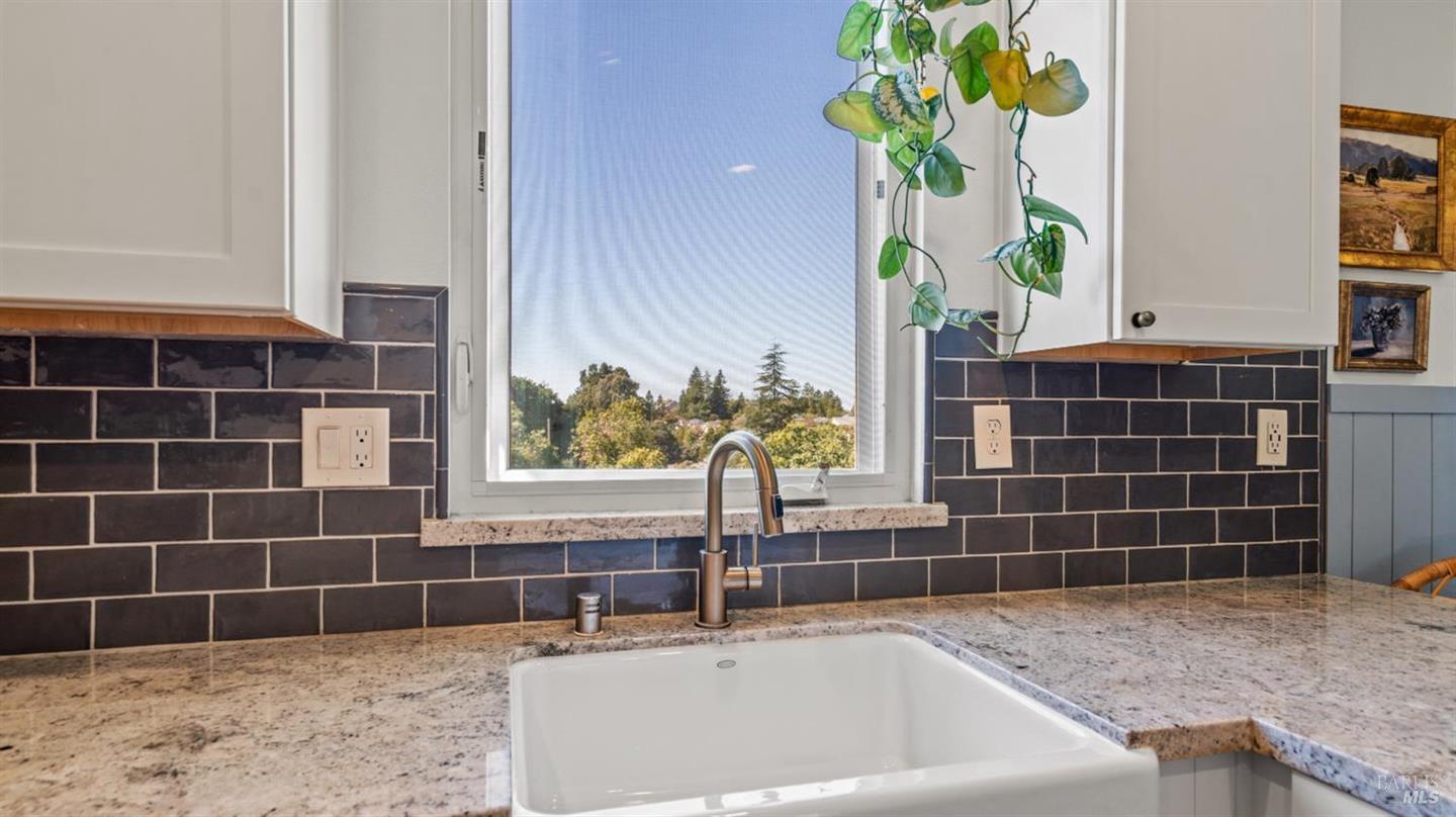 528 Jade Street photo 12