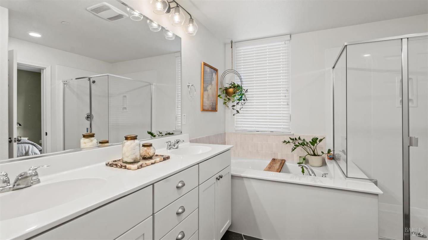 528 Jade Street photo 19