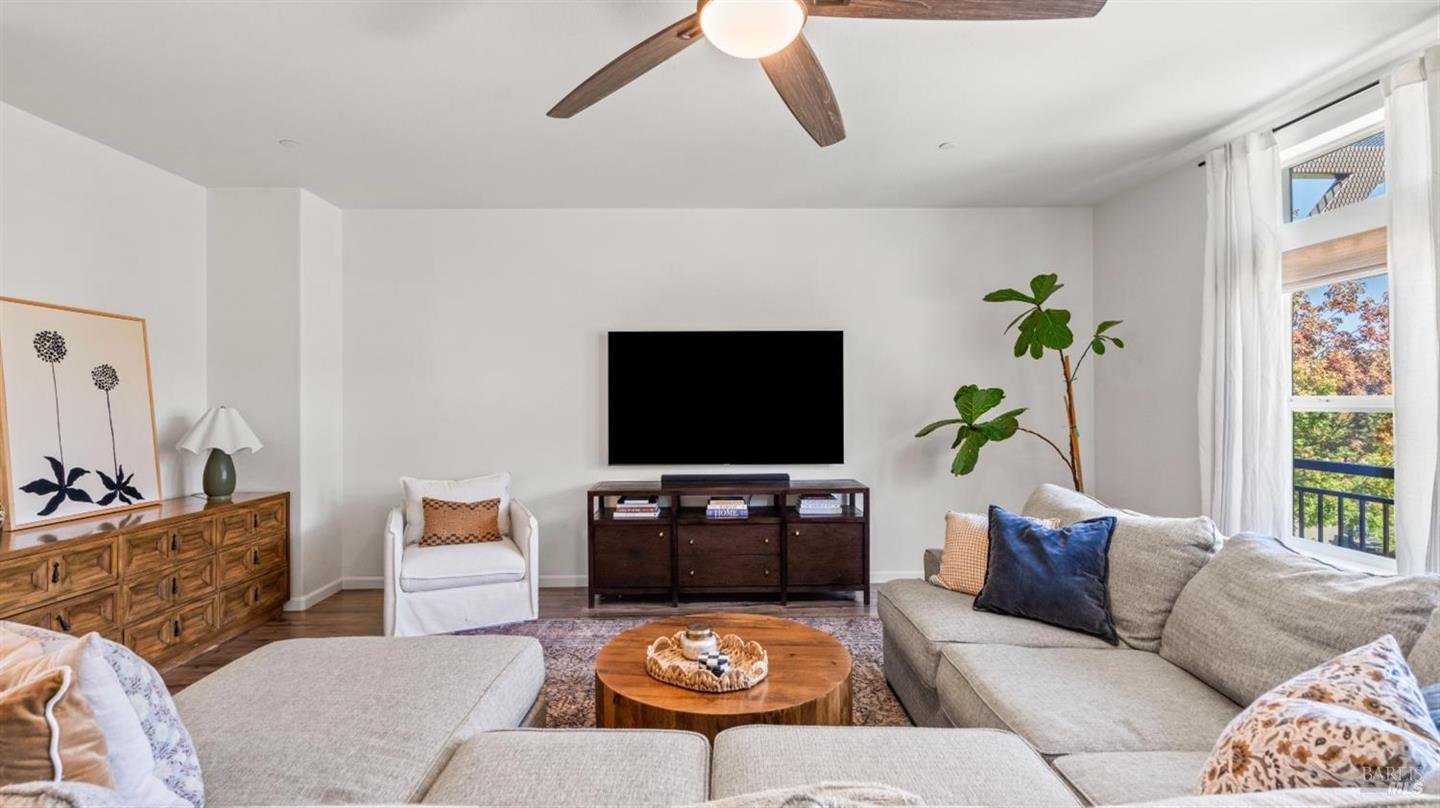 528 Jade Street photo 3